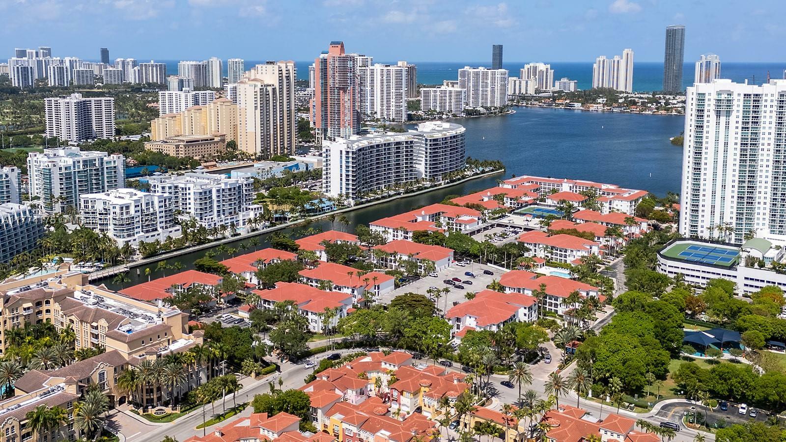 Property Photo: 3145 NE 184th St 5204 FL 33160