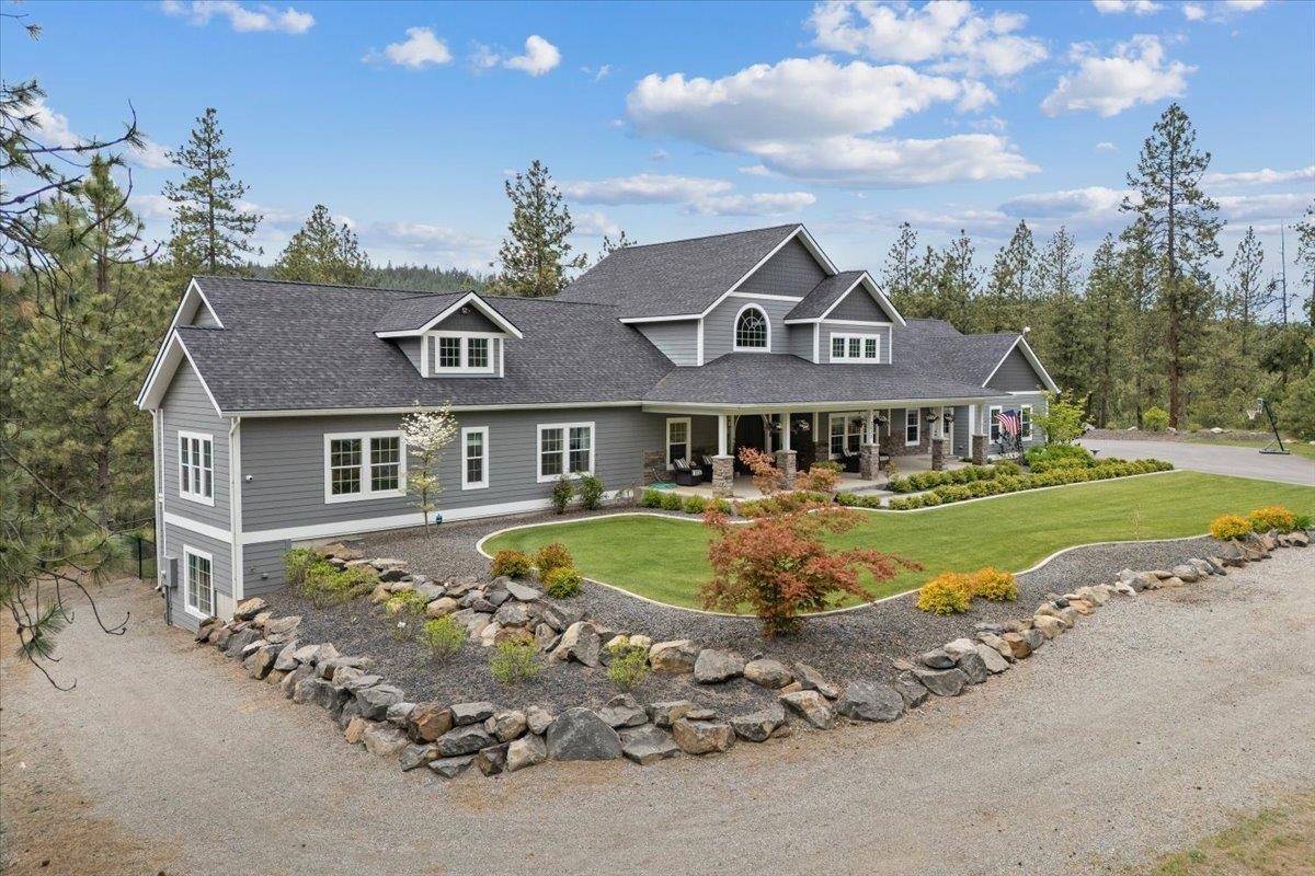 Property Photo: 2625 S Stateline Rd WA 99019