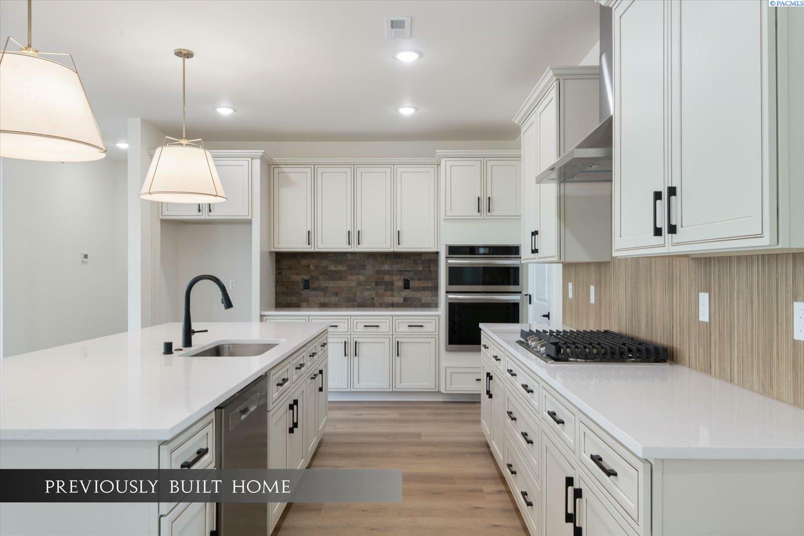 Property Photo: 1113 Fairhaven Loop 4 WA 99352