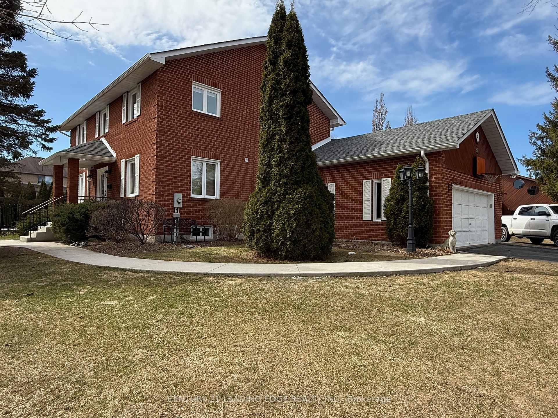 Photo de la propriété: 2 Colleen Crescent ON L7C 1E8