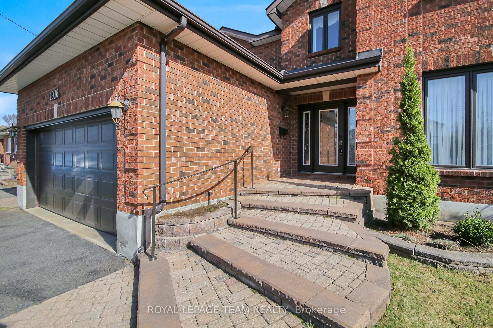Property Photo: 1916 Kingsdale Avenue ON K1T 1J1
