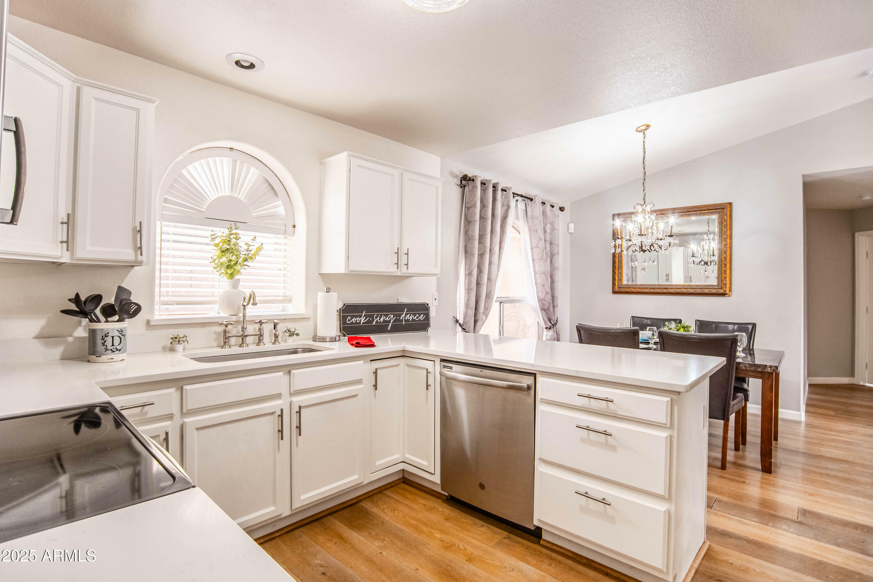 Property Photo: 910 W Redondo Drive AZ 85233