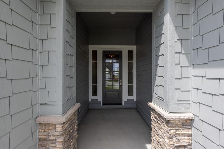 Property Photo: 2526 E Wickham Dr ID 83642