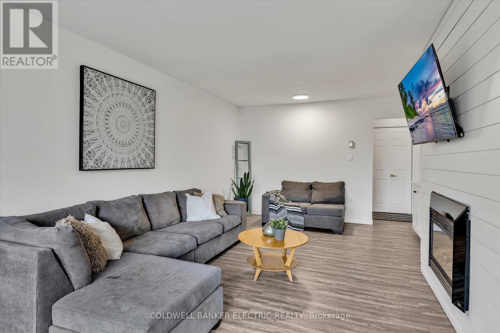 Property Photo: 33 Honeysuckle Road ON K0L 1Z0