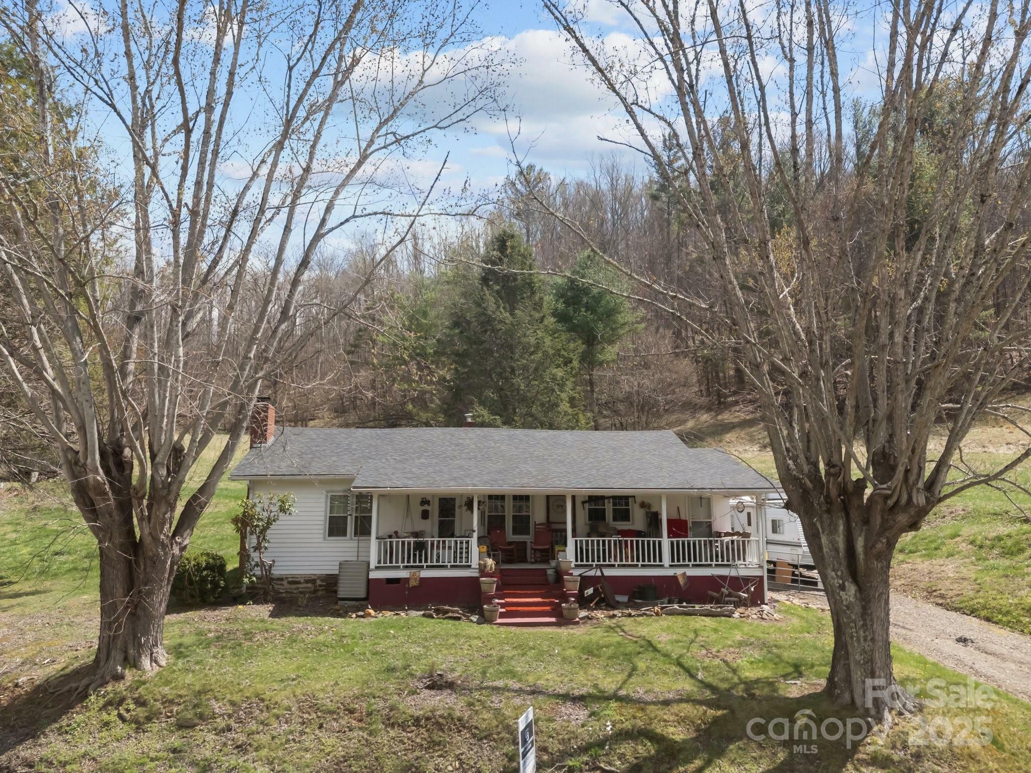 Property Photo: 3004 Cane Creek Road NC 28705