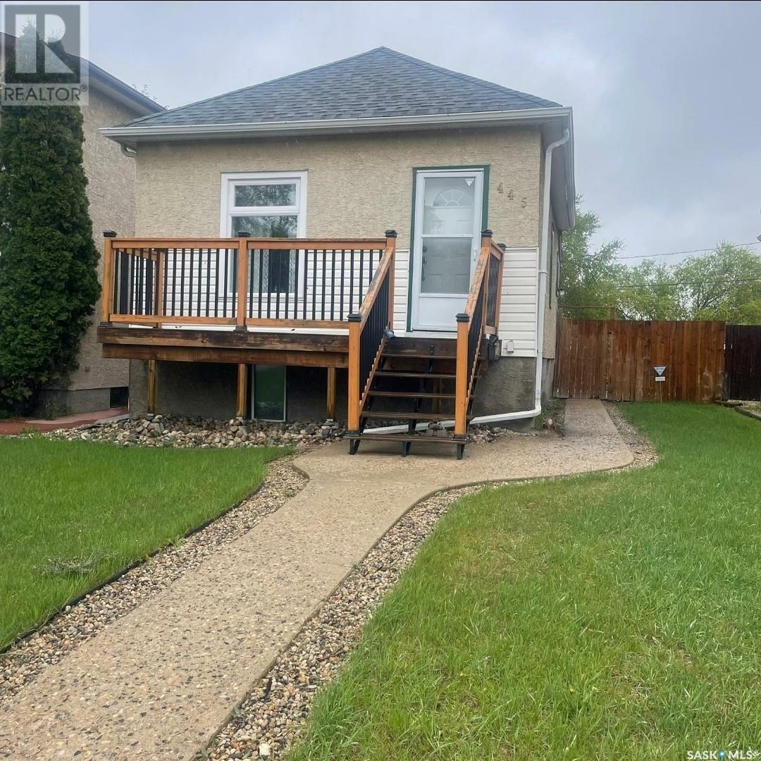Property Photo:  445 York Street  SK S4R 4W7 