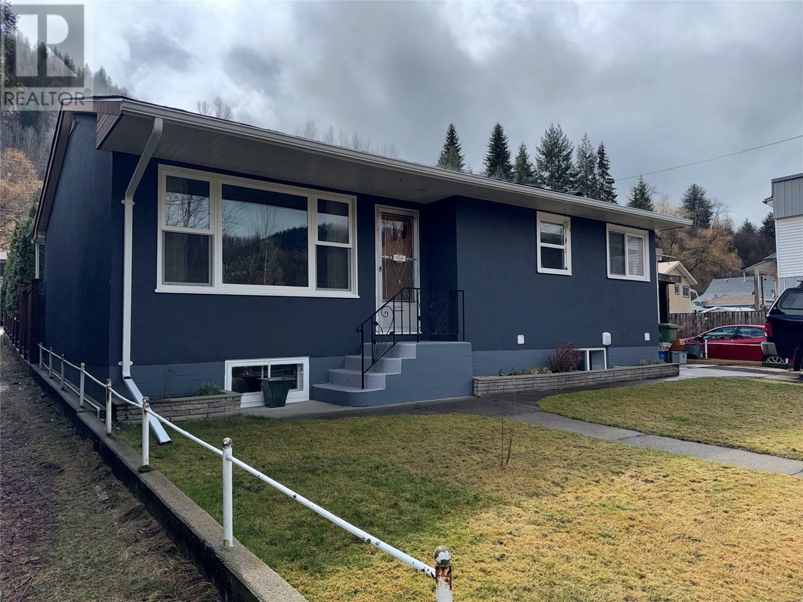 138 Haig Street  Warfield BC V1R 2L9 photo