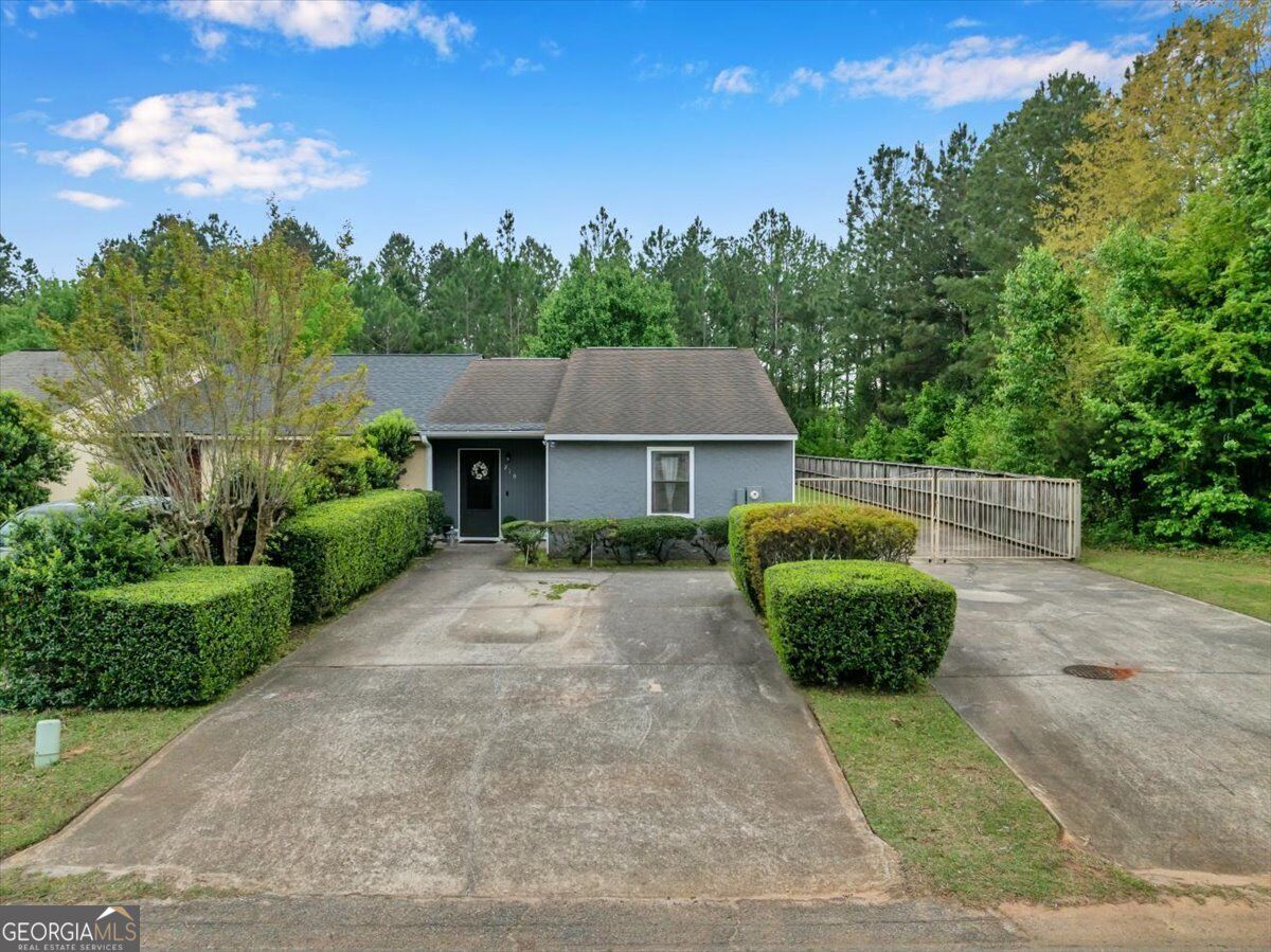 Property Photo:  210 Northlake Drive  GA 31093 