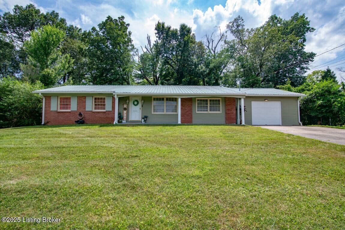 Property Photo: 679 Cherrywood Dr KY 40160