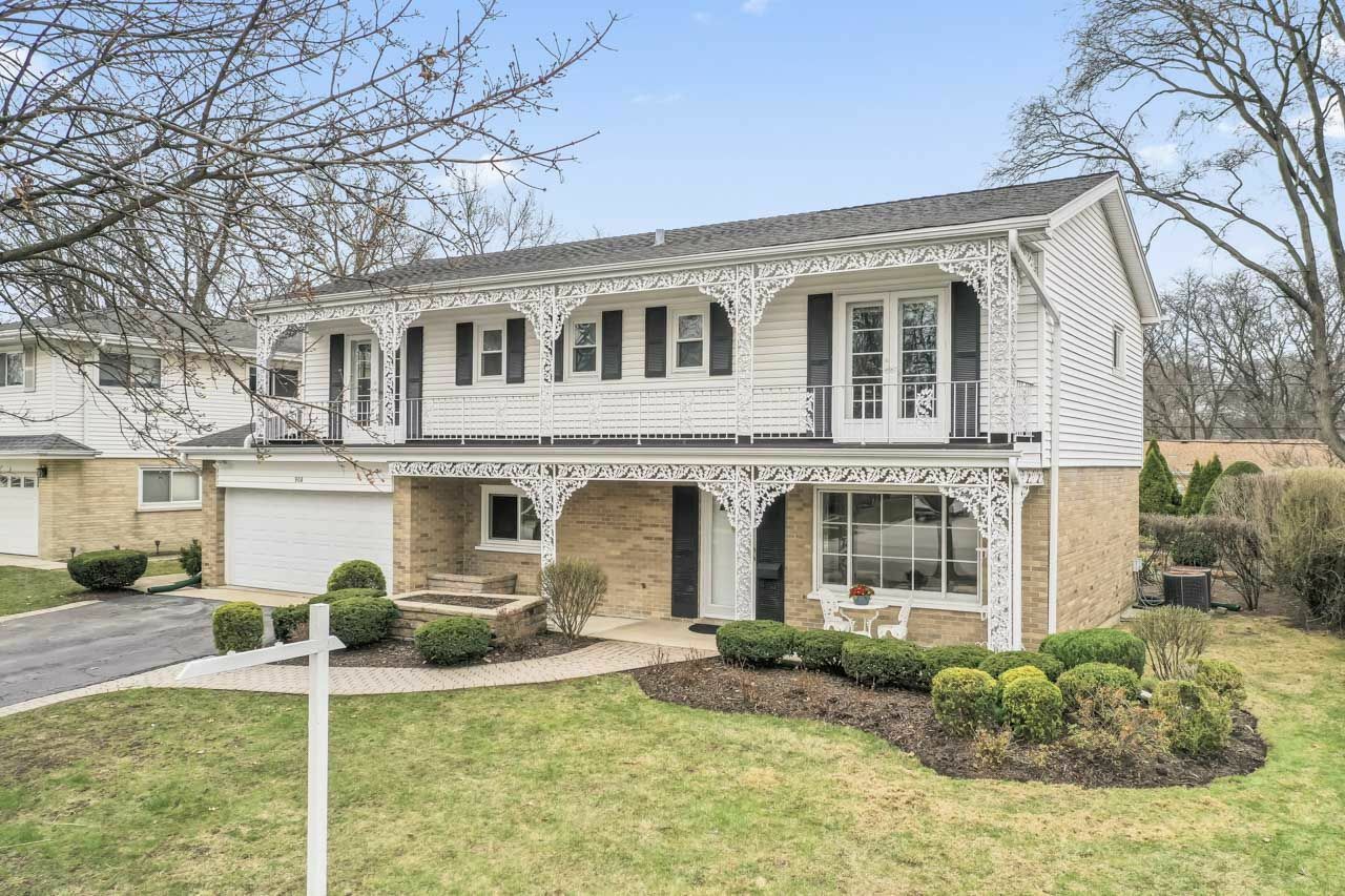 Property Photo: 908 S Maple Street IL 60056