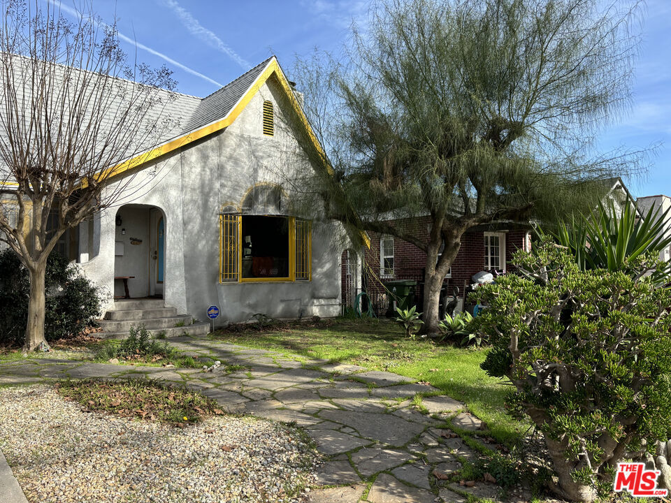 Property Photo: 3771 Glenfeliz Boulevard CA 90039