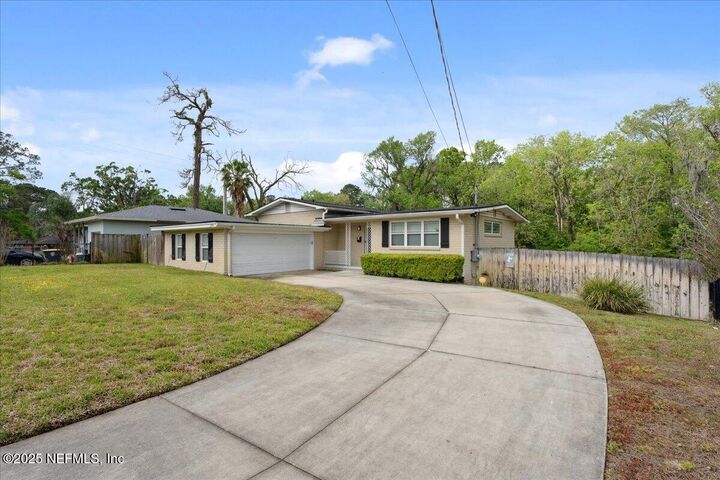 Property Photo: 3546 Edgewater Drive FL 32210