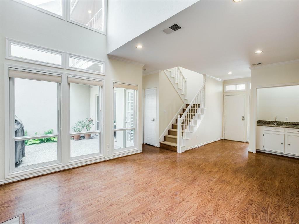 Property Photo: 4520 Glenwick Lane TX 75205