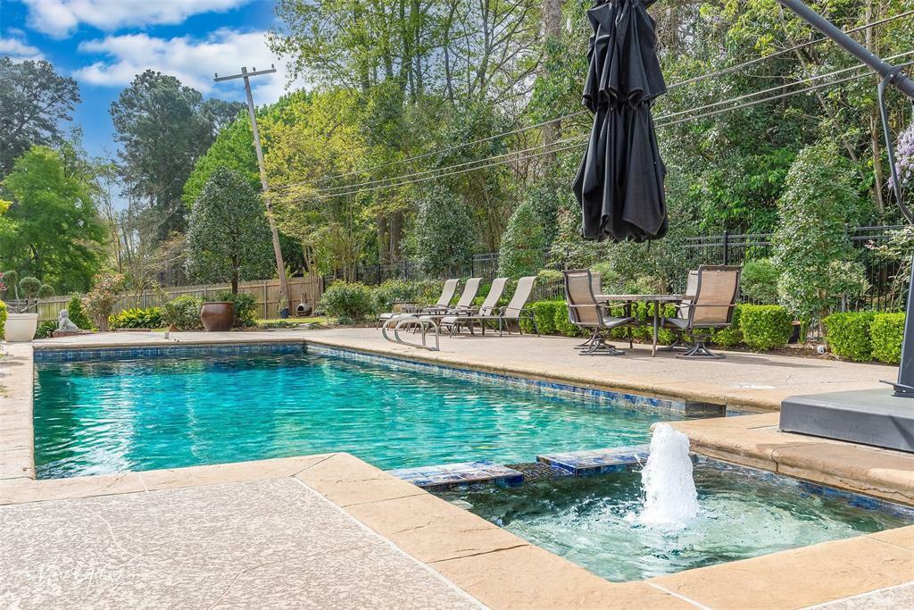 Property Photo: 7112 E Ridge Drive LA 71106