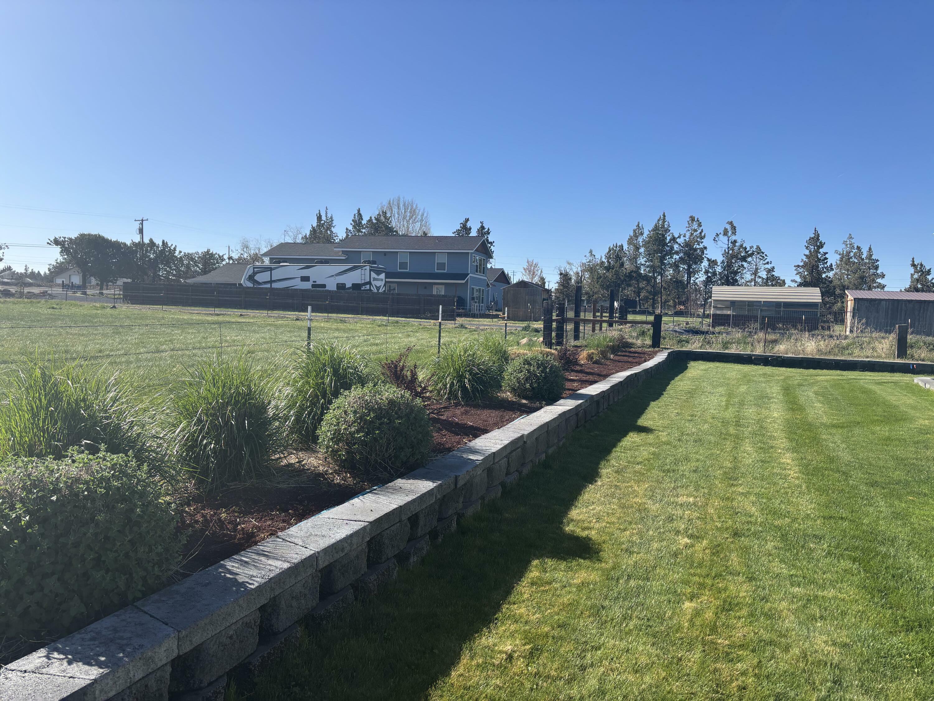 Property Photo: 191 SW 67th Street OR 97756