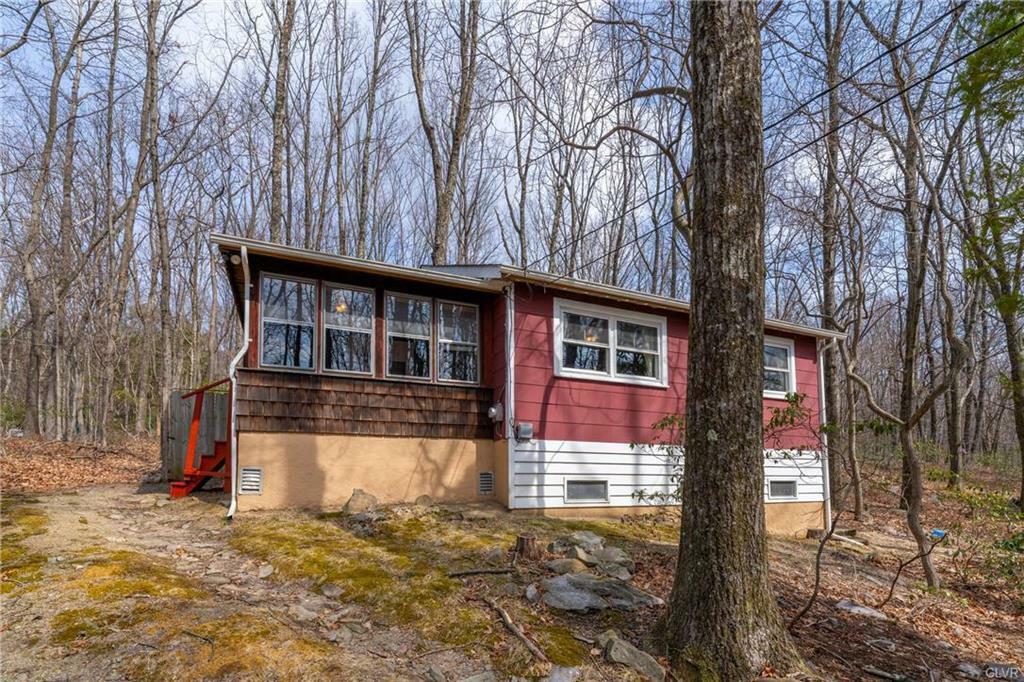 Property Photo: 1401 David Lane PA 18330