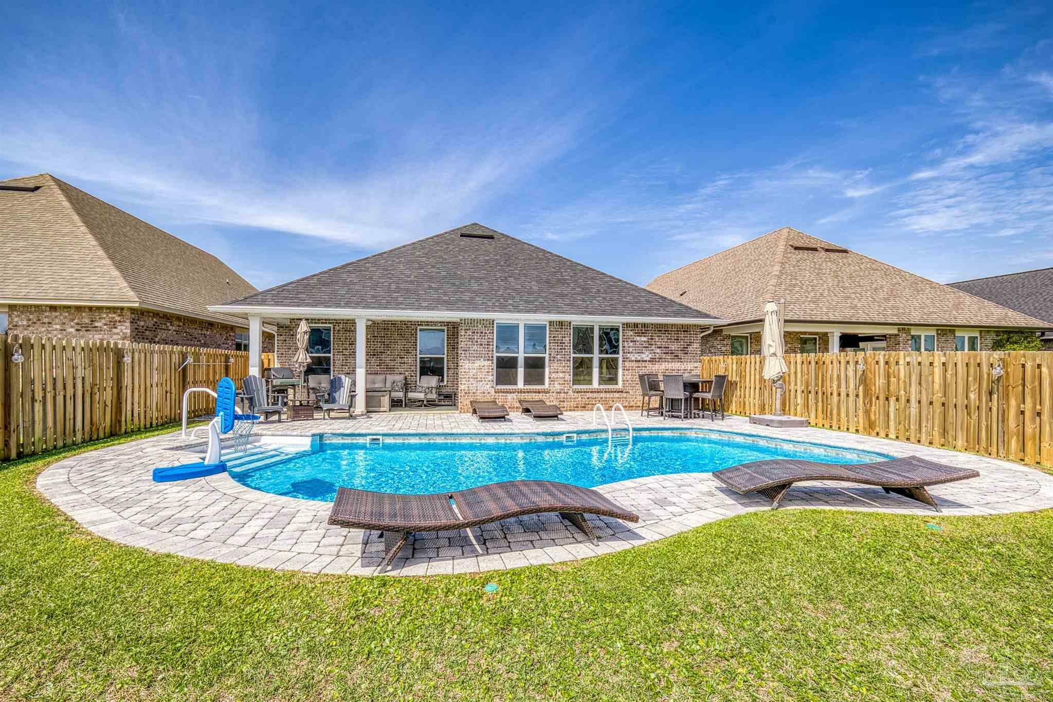 Property Photo: 2322 Habersham Ln FL 32533