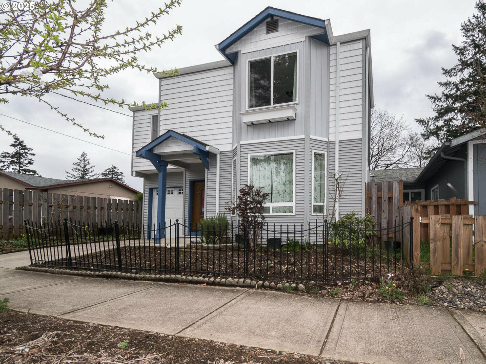 Property Photo: 4106 SE 118th Pl OR 97266