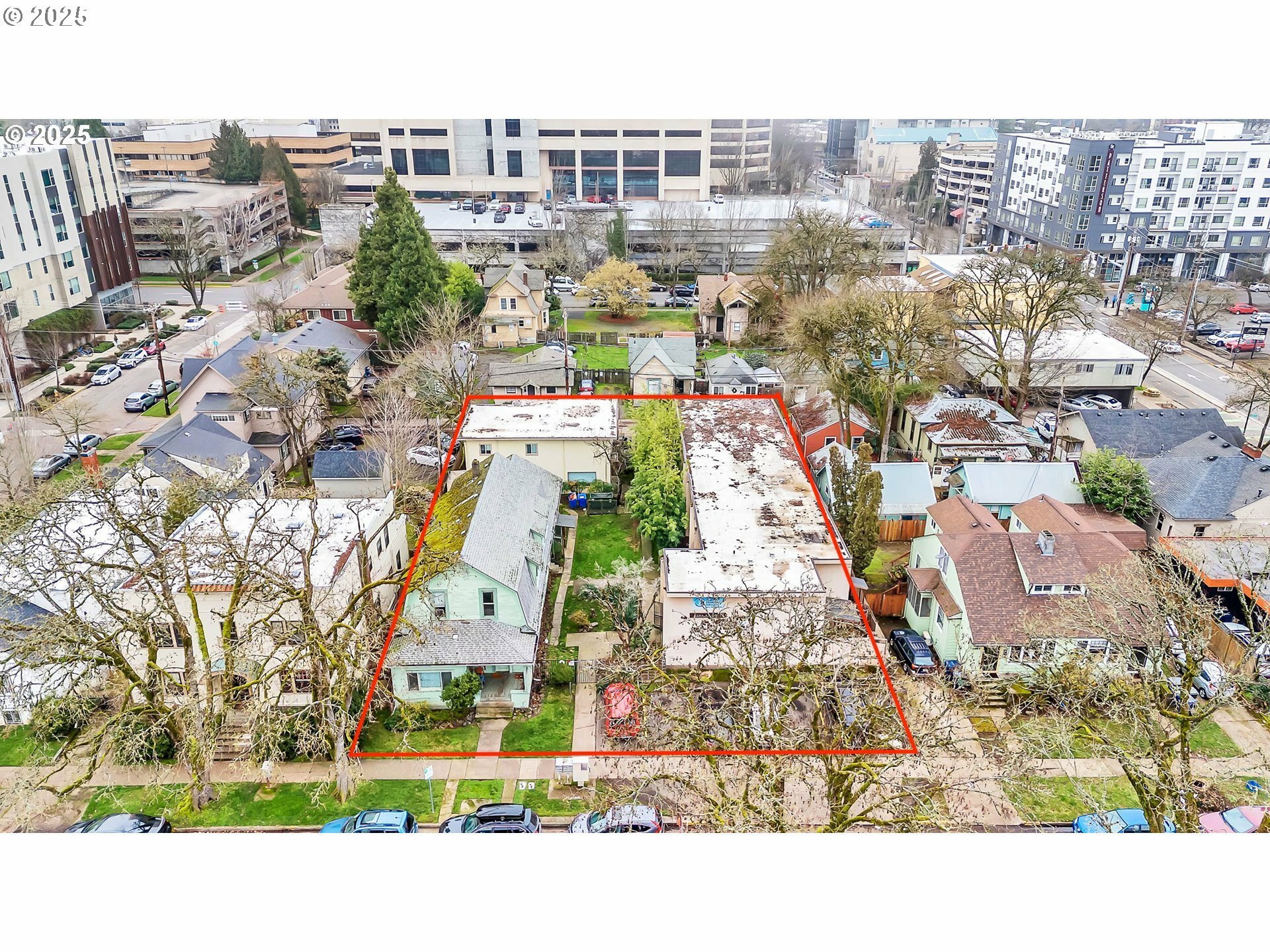 Property Photo: 1237 Ferry St OR 97401
