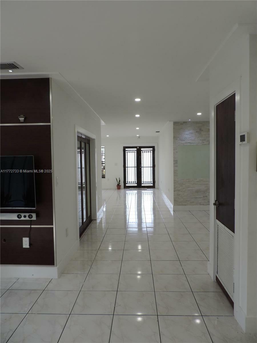 Property Photo: 6230 SW 38th St FL 33155