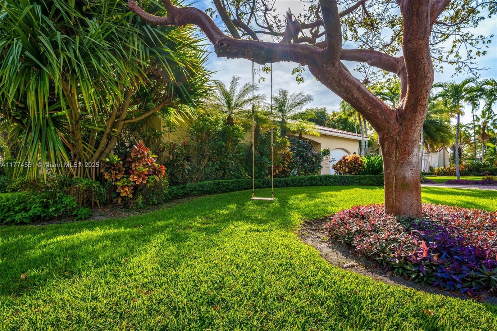 Property Photo:  480 NE 51st St  FL 33137 