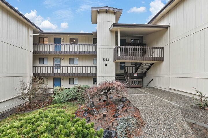 844 W Cliff Dr 304  Spokane WA 99204 photo