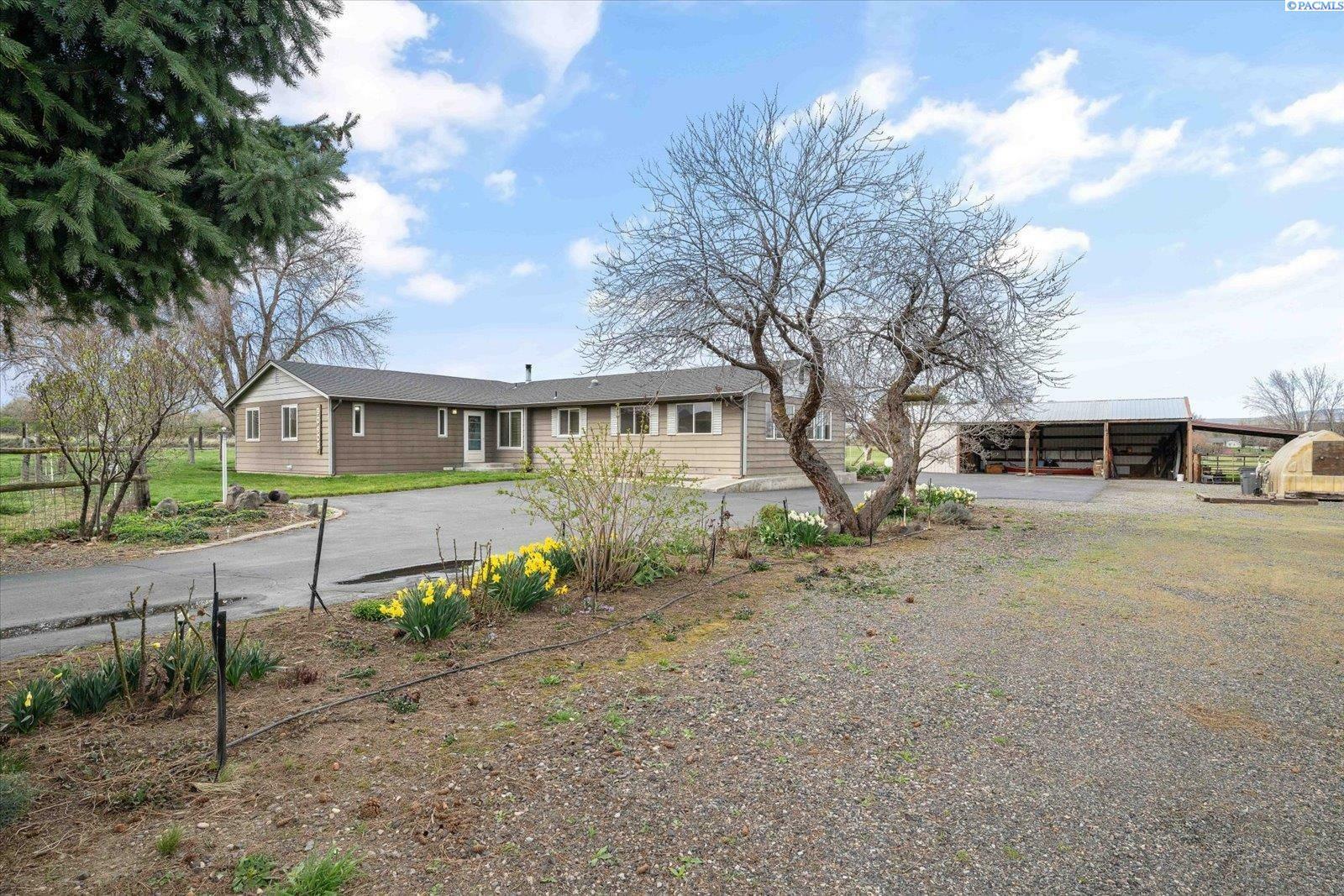 Property Photo: 90403 W Hess Road WA 99350