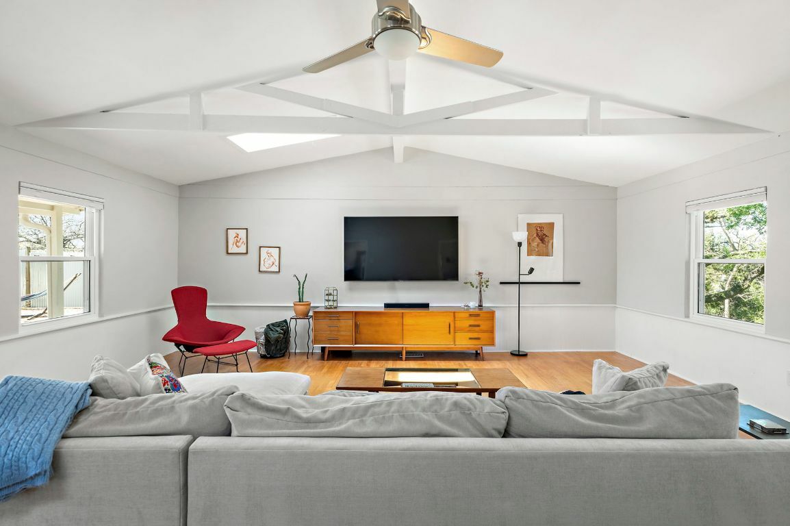 Property Photo: 2811 Vernon Avenue TX 78723