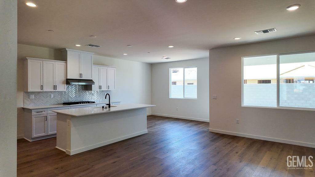 Property Photo: 12813 Kinnick Court CA 93311