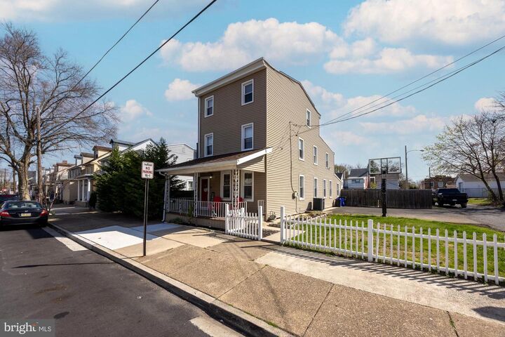 521 Linden Street  Bristol PA 19007 photo