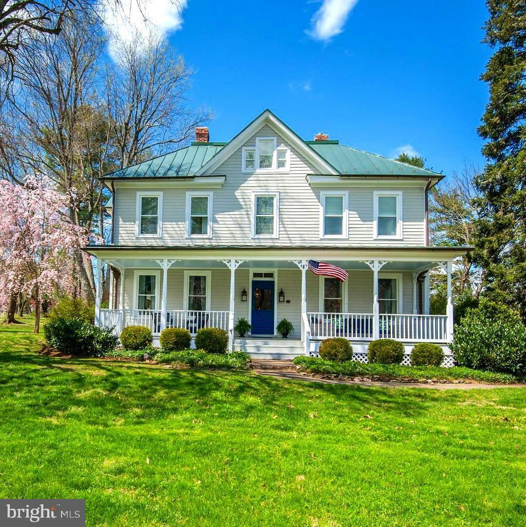 Property Photo: 17121 Simpson Circle VA 20129