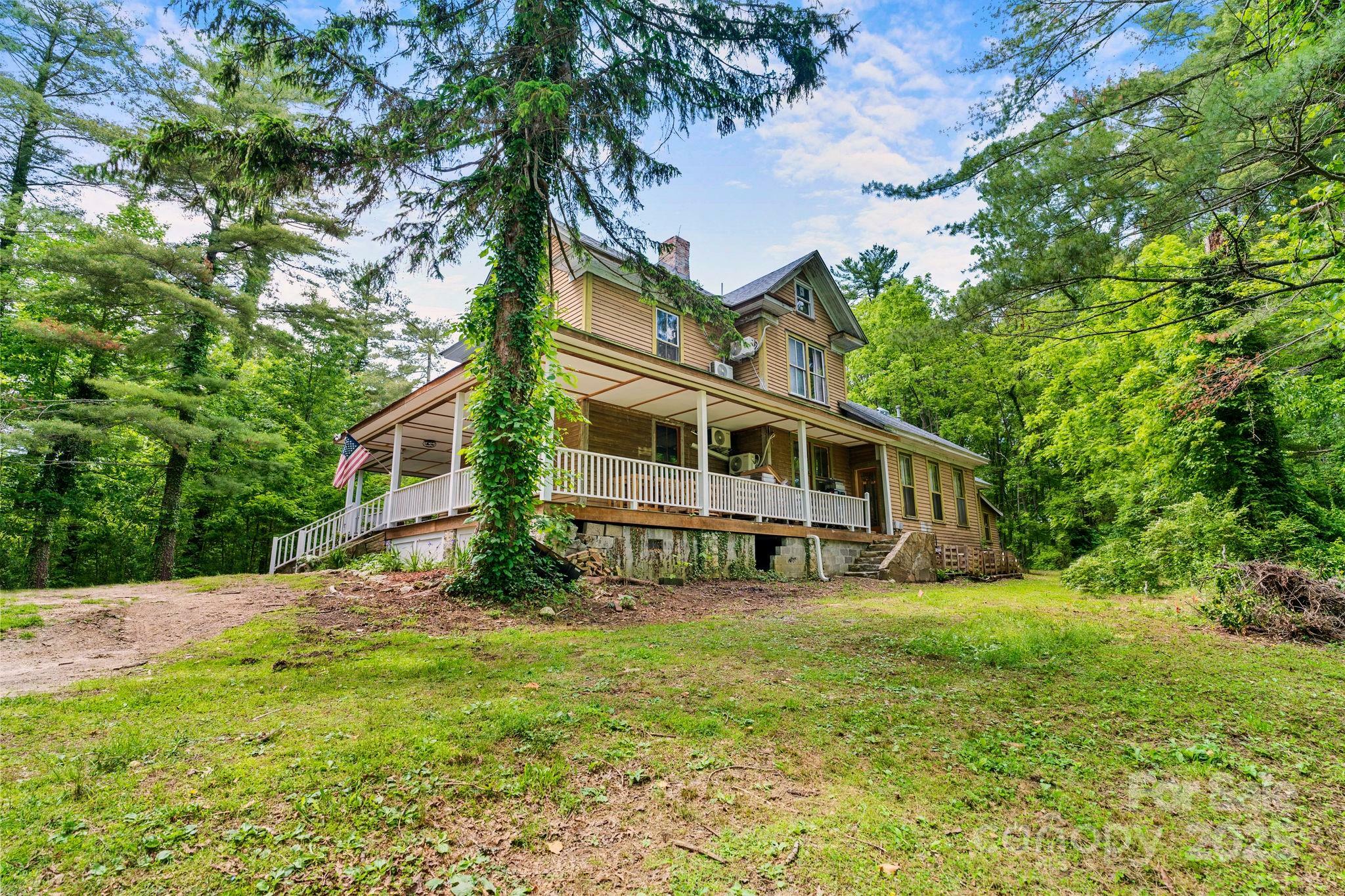 Property Photo: 305 Ficker Circle NC 28739