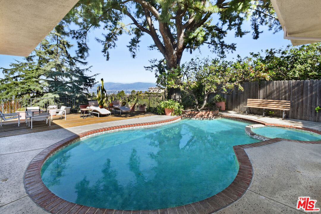 Property Photo:  3344 Alginet Dr  CA 91436 
