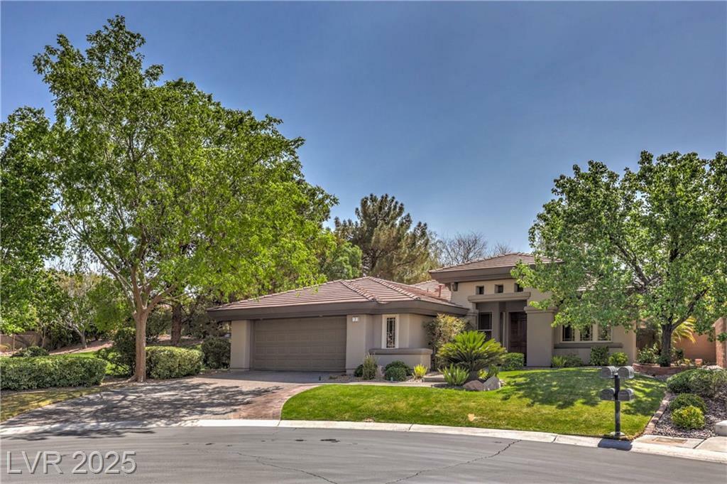Property Photo:  3 Glendora Court  NV 89052 