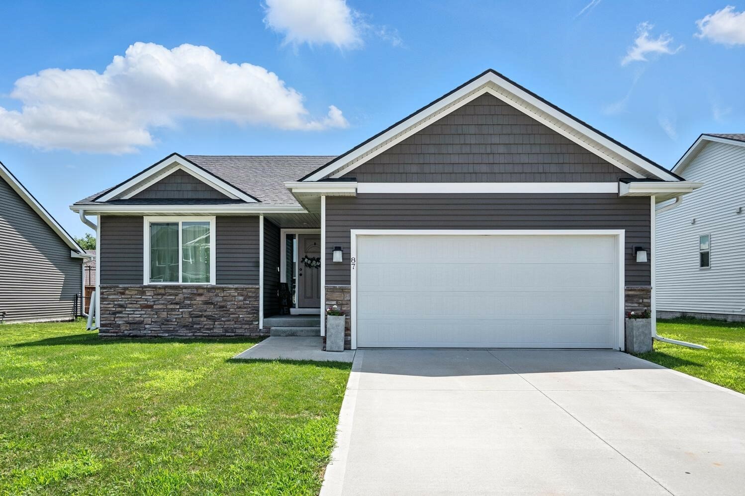 Property Photo: 87 SE Dorr Drive IA 50327