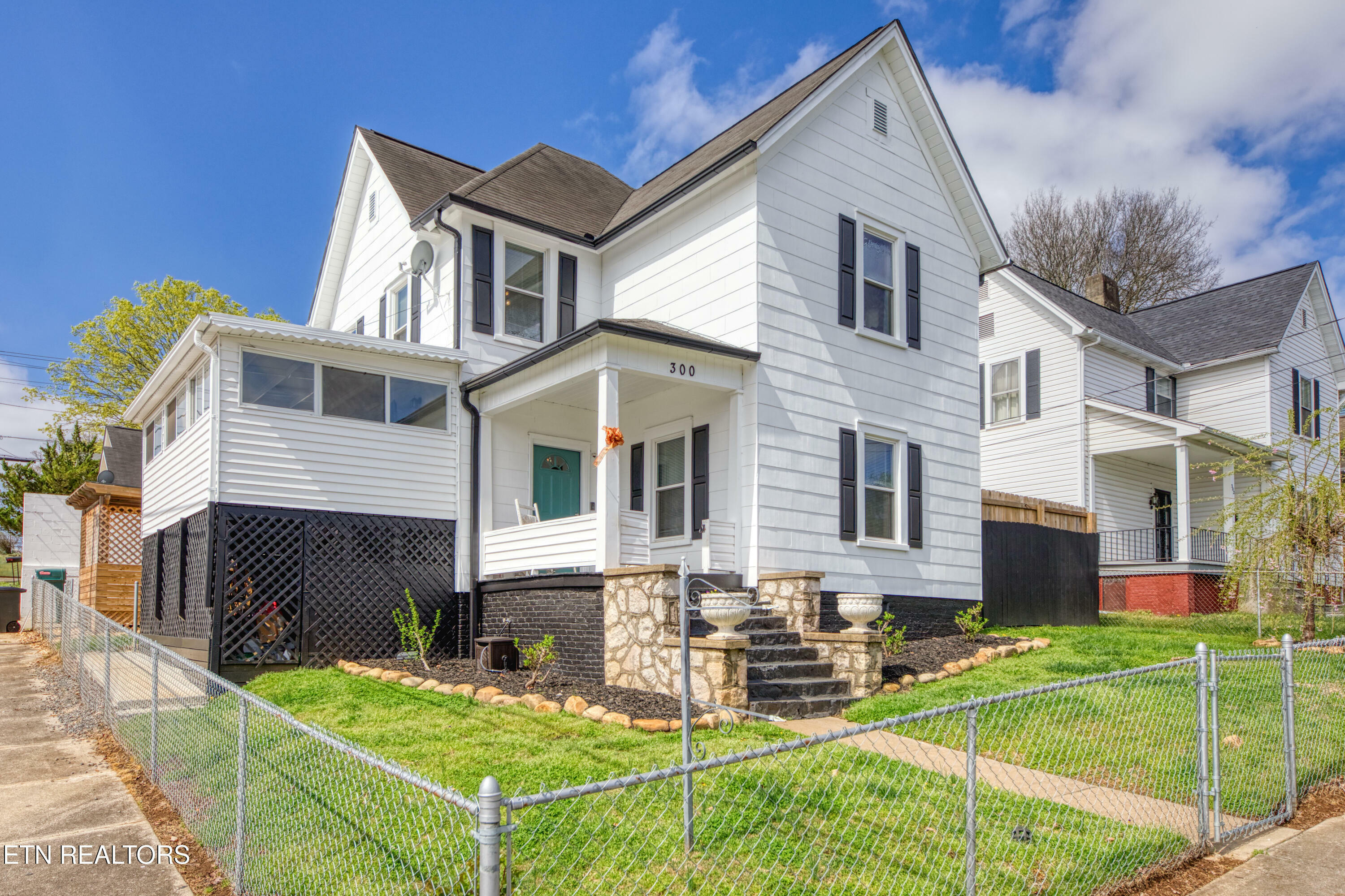 Property Photo: 300 N B St TN 37771