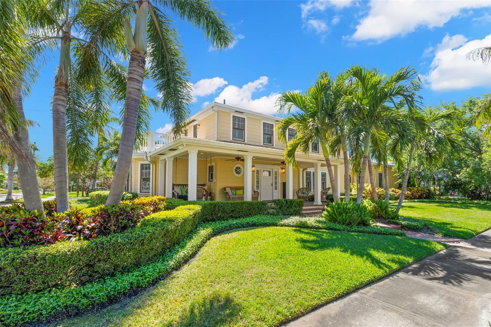 556 21st Avenue NE  St Petersburg FL 33704 photo