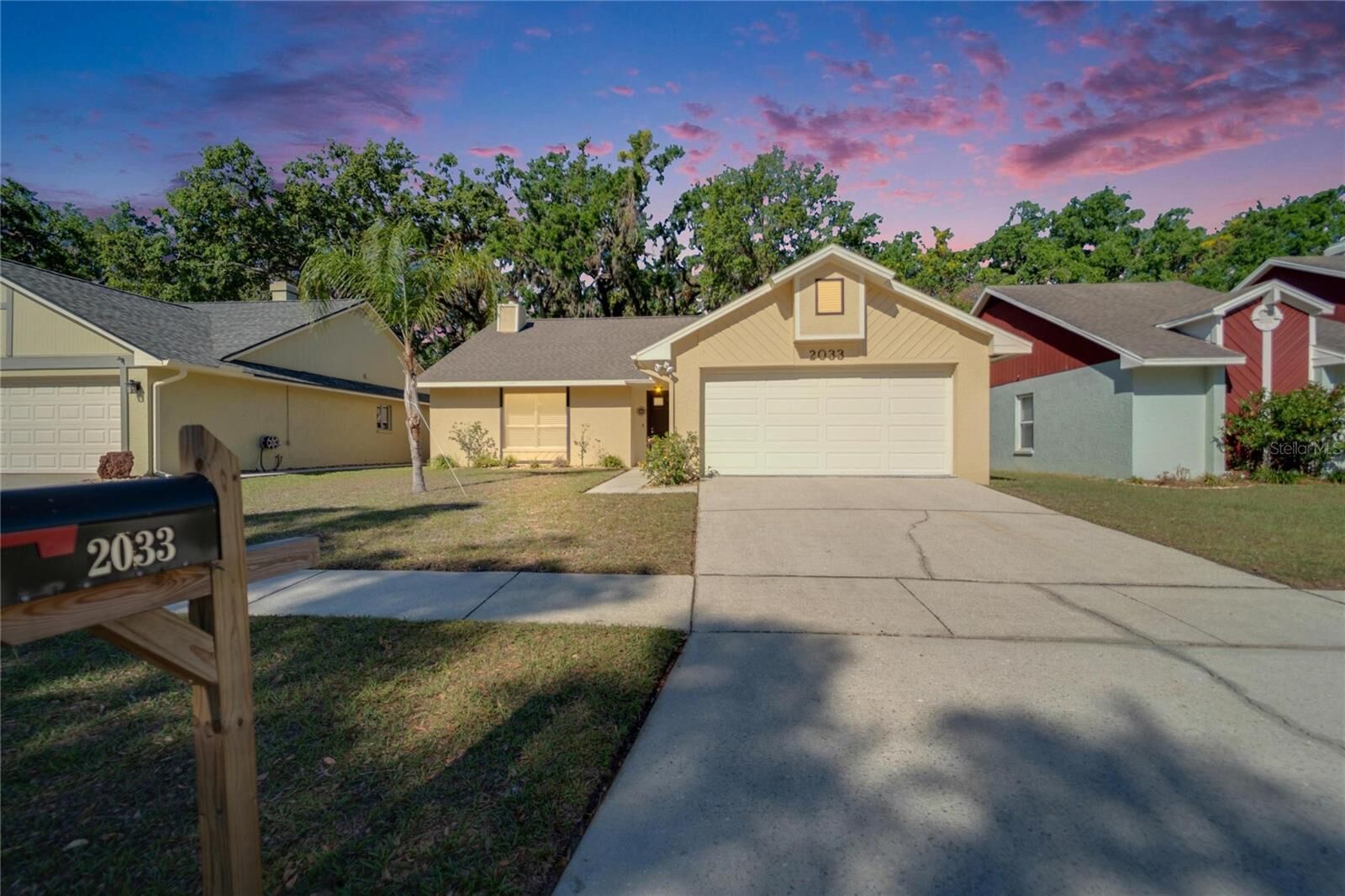 Property Photo:  2033 Shadow Pine Drive  FL 33511 
