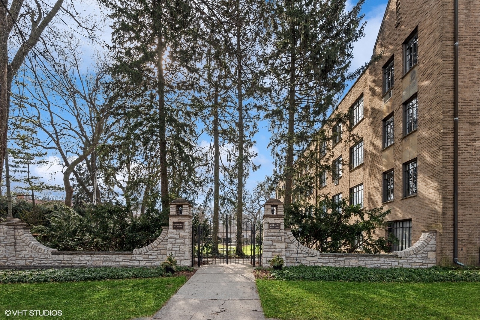 718 Noyes Street A2  Evanston IL 60201 photo