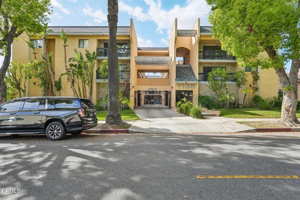 Property Photo:  1135 Allen Avenue 15  CA 91201 