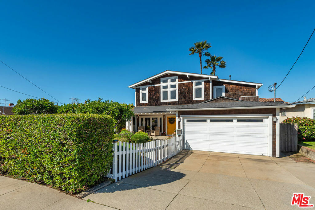Property Photo: 821 Hillcrest Street CA 90245