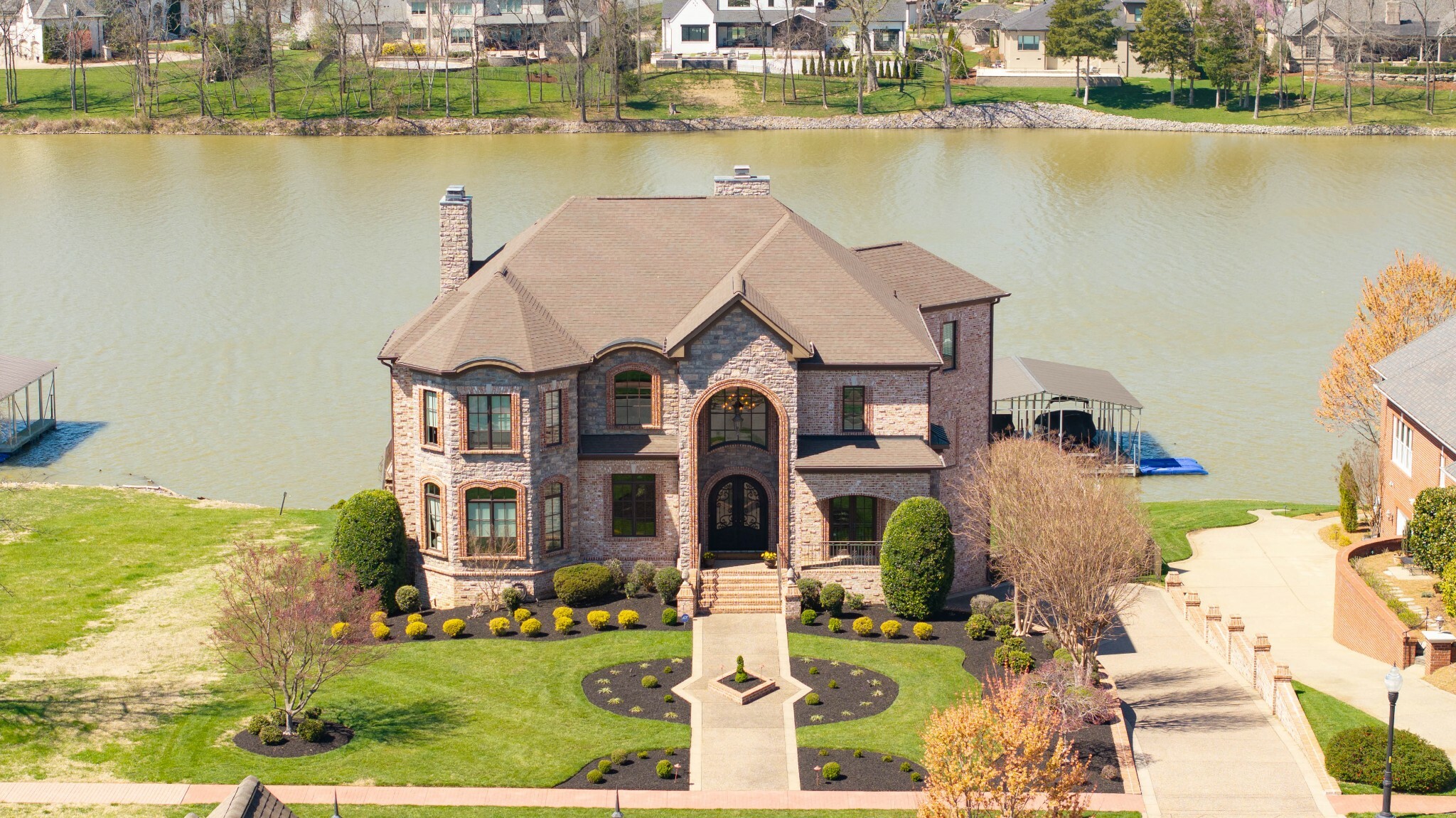 Property Photo: 805 Plantation Blvd TN 37066