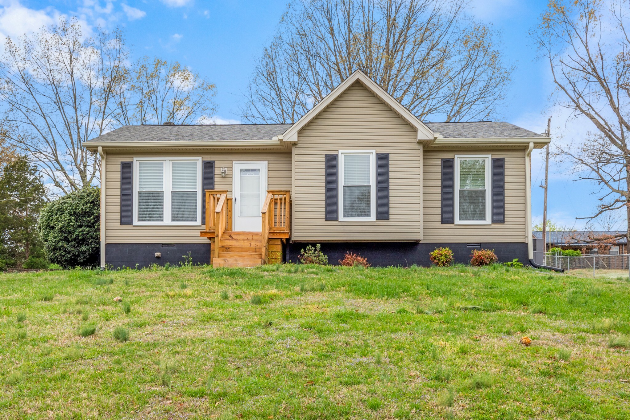 Property Photo:  322 Kevin Dr  TN 37055 