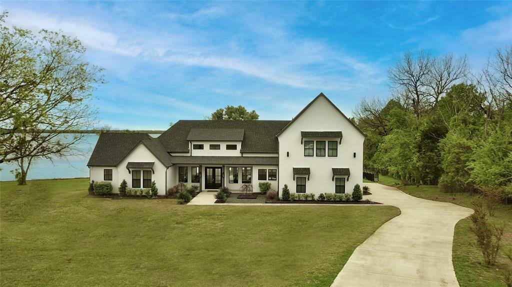 Property Photo: 400 Moonlight Drive TX 75109