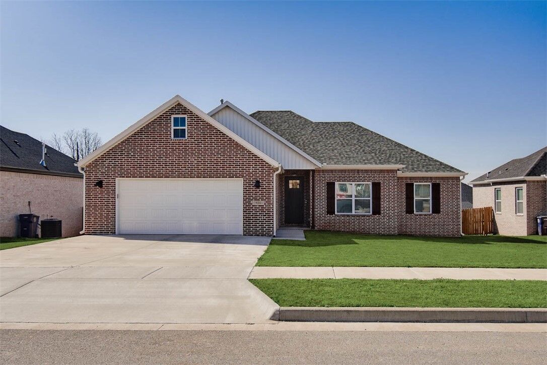 Property Photo:  931 Round Top Street  AR 72753 