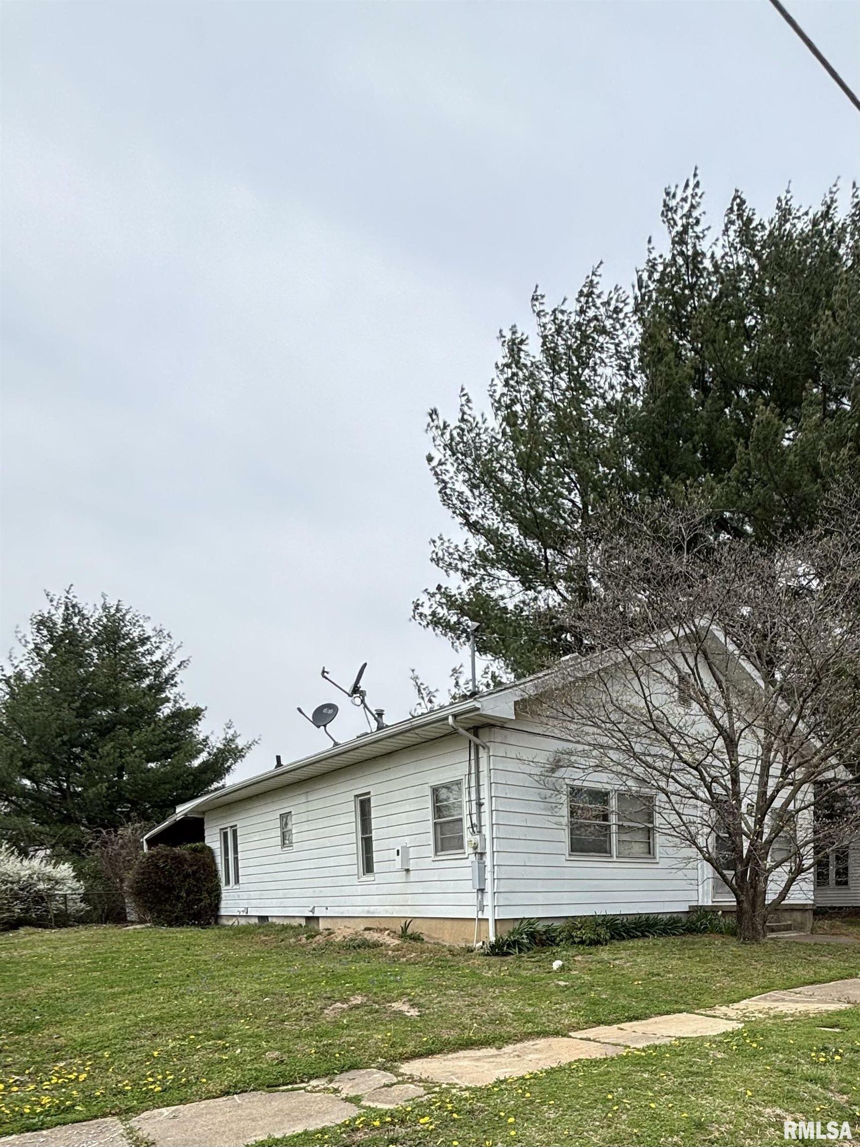 Property Photo: 303 S Emma Street IL 62822