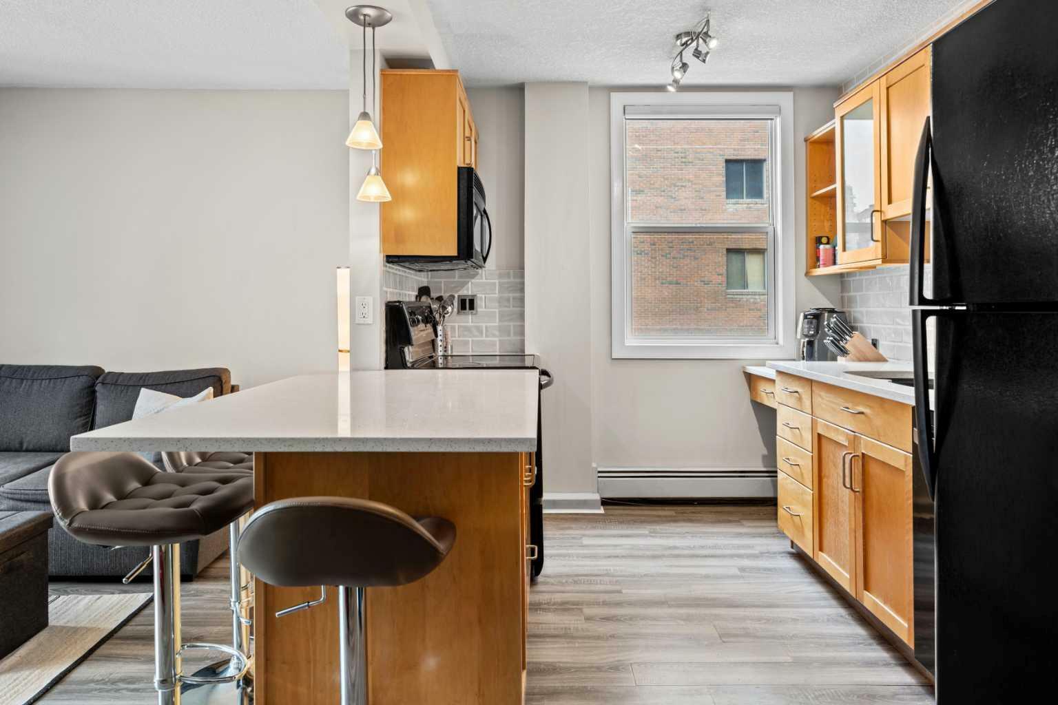 Property Photo: 605 14 Avenue SW 302 AB T2R 0M9