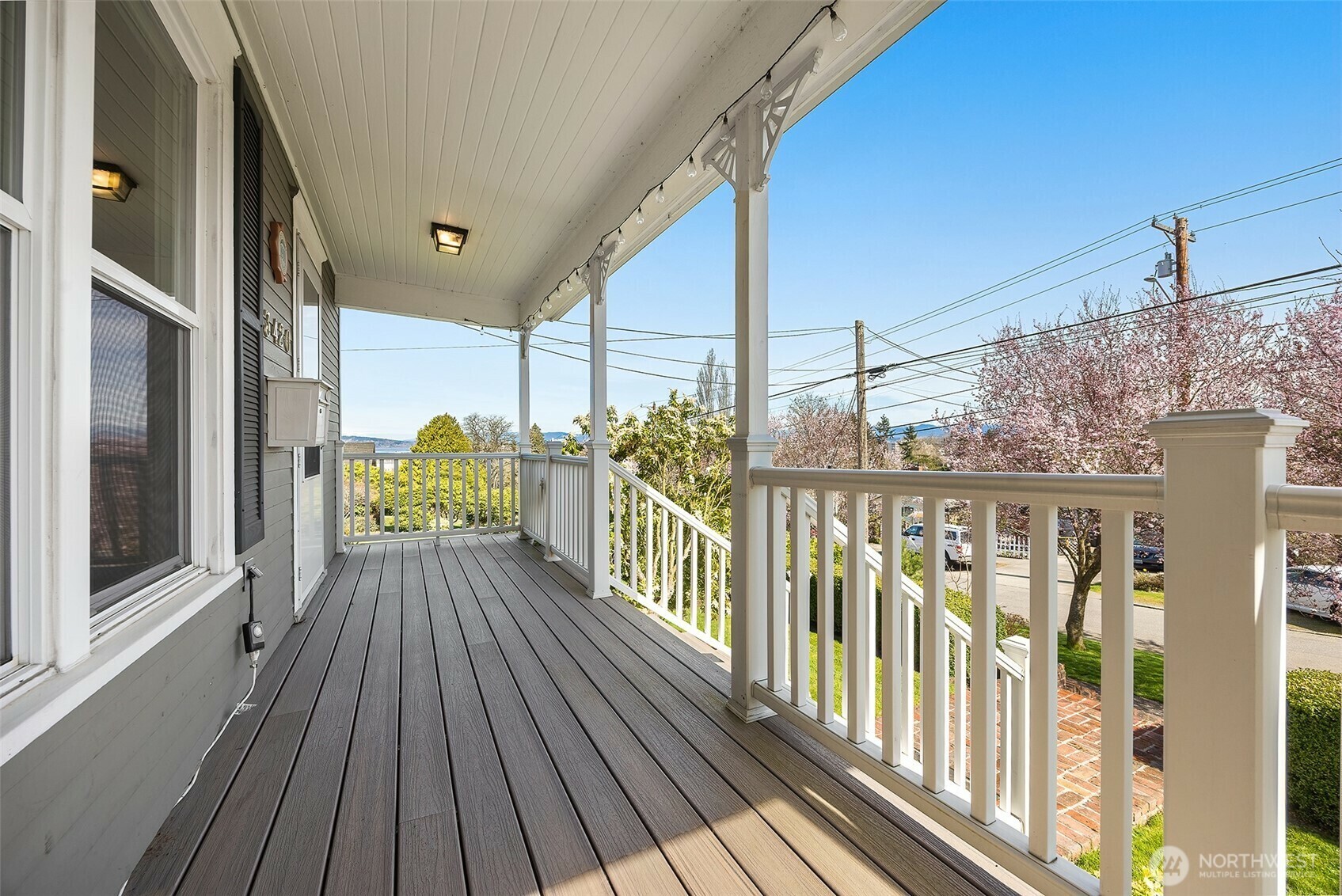 Property Photo: 3420 Federal Avenue WA 98201