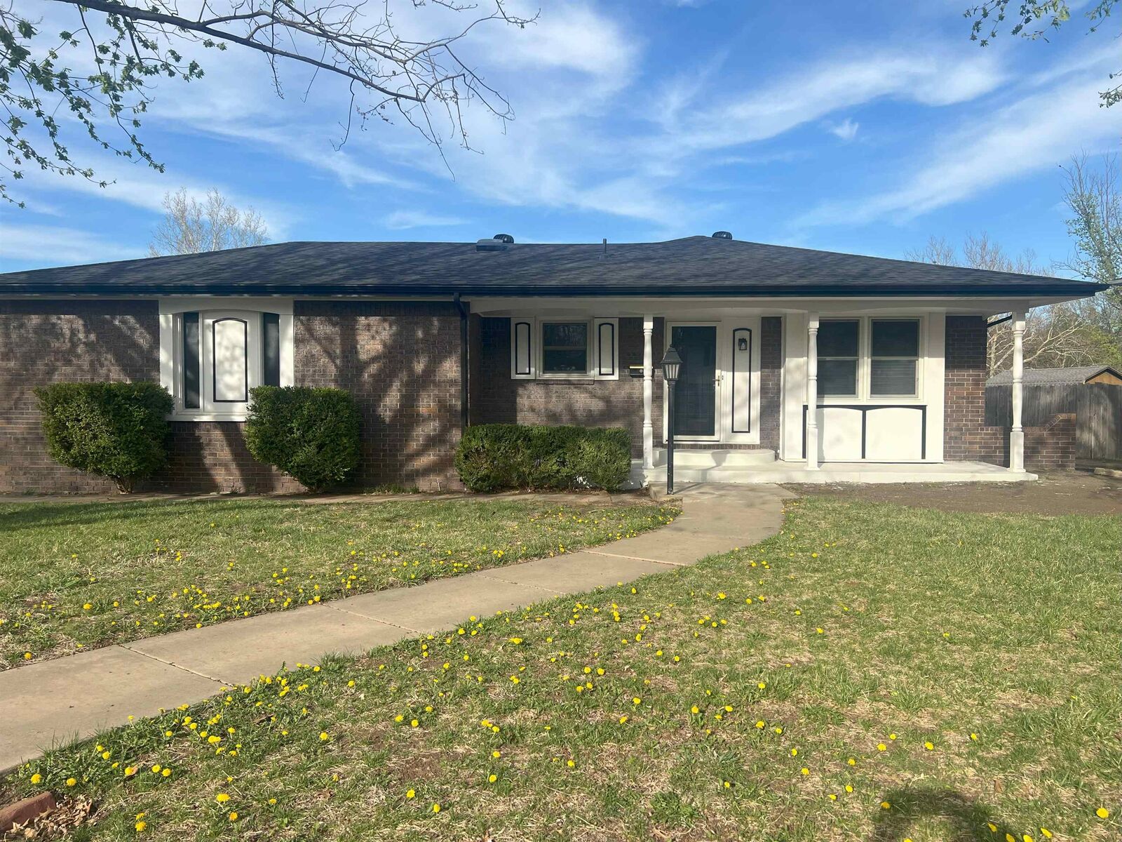 Property Photo:  918 E Kristen Rd  KS 67037 