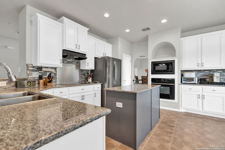 Property Photo:  24710 Cloudy Crk  TX 78255 